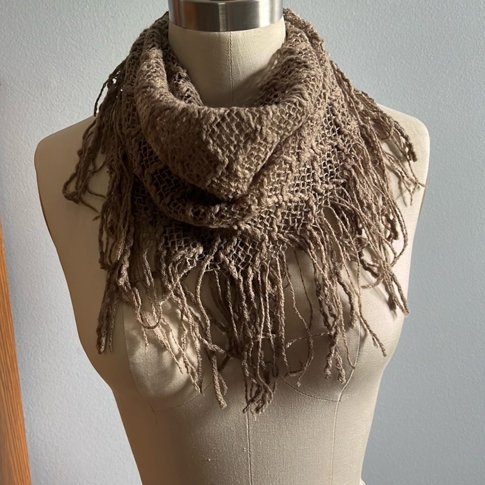 Kimberly C. light brown scarf